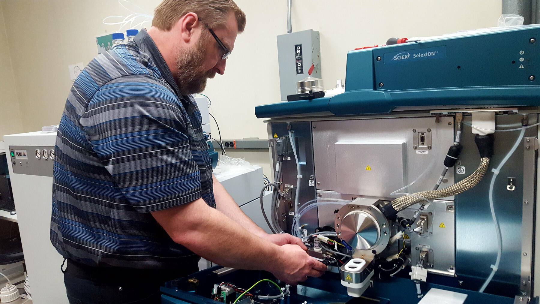 Bill Atkins, a SCIEX engineer, services a mass spectrometer in the School of Pharmacy.
<br>Photo by Leah Small, University Public Affairs.
