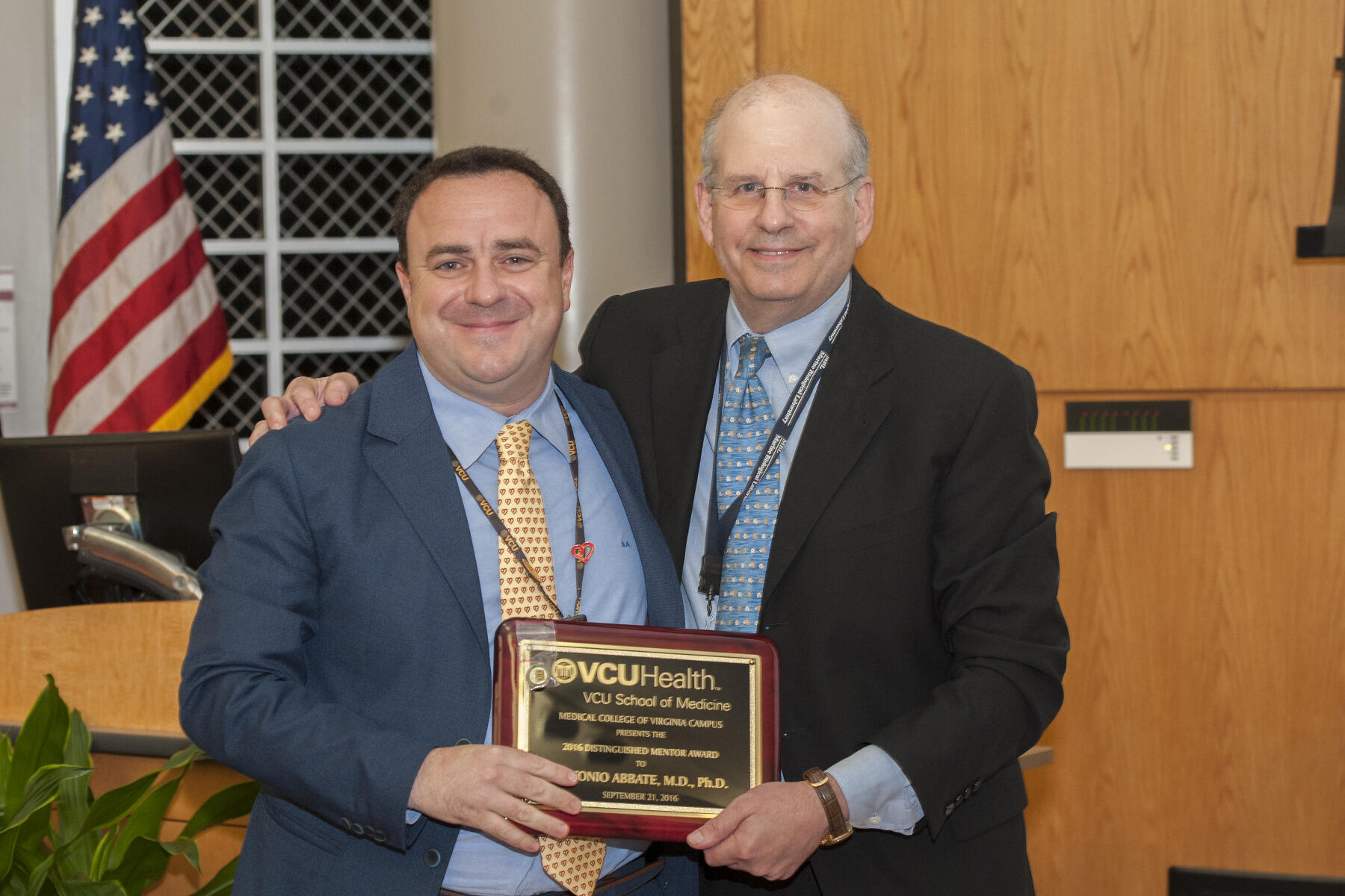 Antonio Abbate (left), M.D., Ph.D., associate professor in the Department of Internal Medicine, was this year’s recipient of the Distinguished Mentor Award. Jerome Strauss (right), M.D., Ph.D., dean of VCU School of Medicine, presented the award.