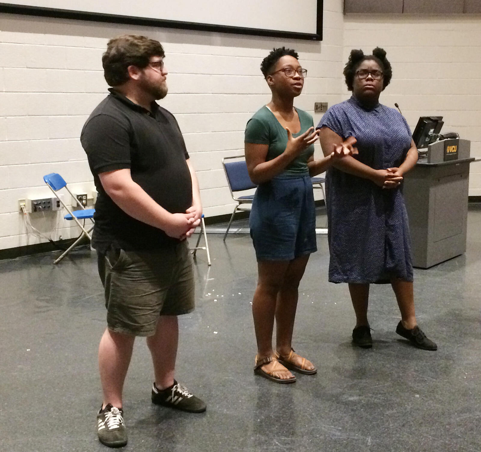 VCU student Brii Howard, center, flanked by Taneasha White and Pete Stauffer, facilitates a discussion on race and society at Thursday's event.
<br>Photo by James Irwin, University Public Affairs