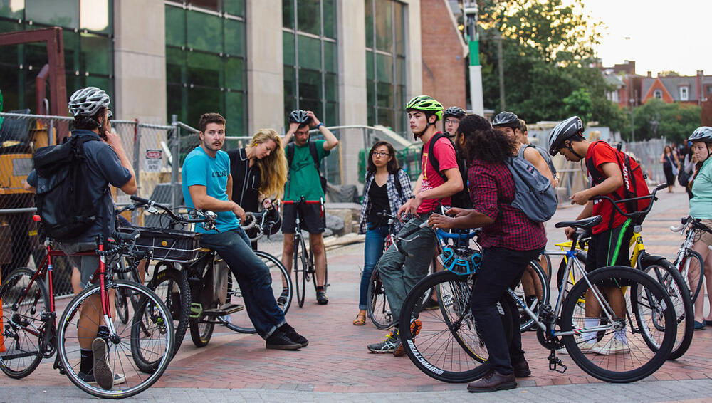 Students in the Urban Biking Benefits class met on bicycles and traveled far and wide to learn about cycling initiatives in Richmond.
<br>Photo courtesy of Nick Davis Photography.