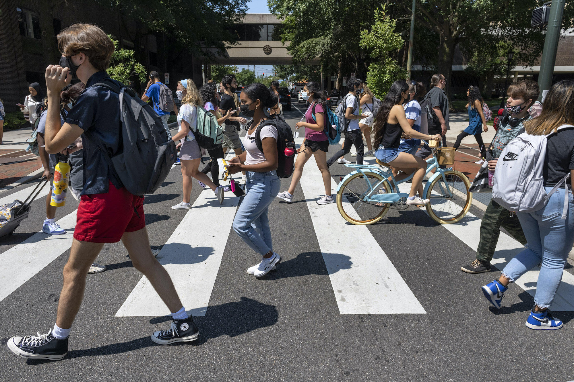 VCU students crossing West Main Street.