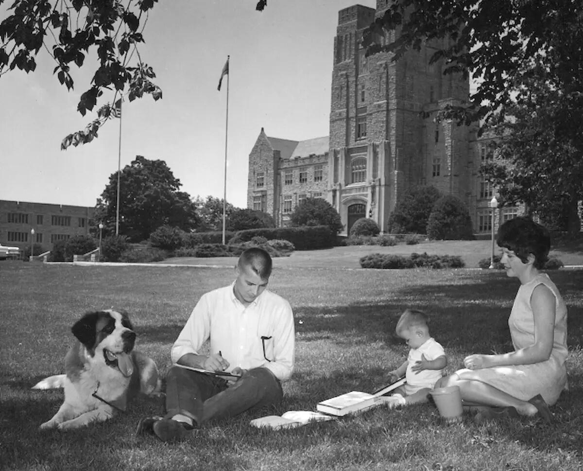 Stephen Custer, sitting on the Green at Virginia Tech with wife Margaret, son Quentin and their dog during Custer's doctoral studies in statistics. (Courtesy Stephen Custer)