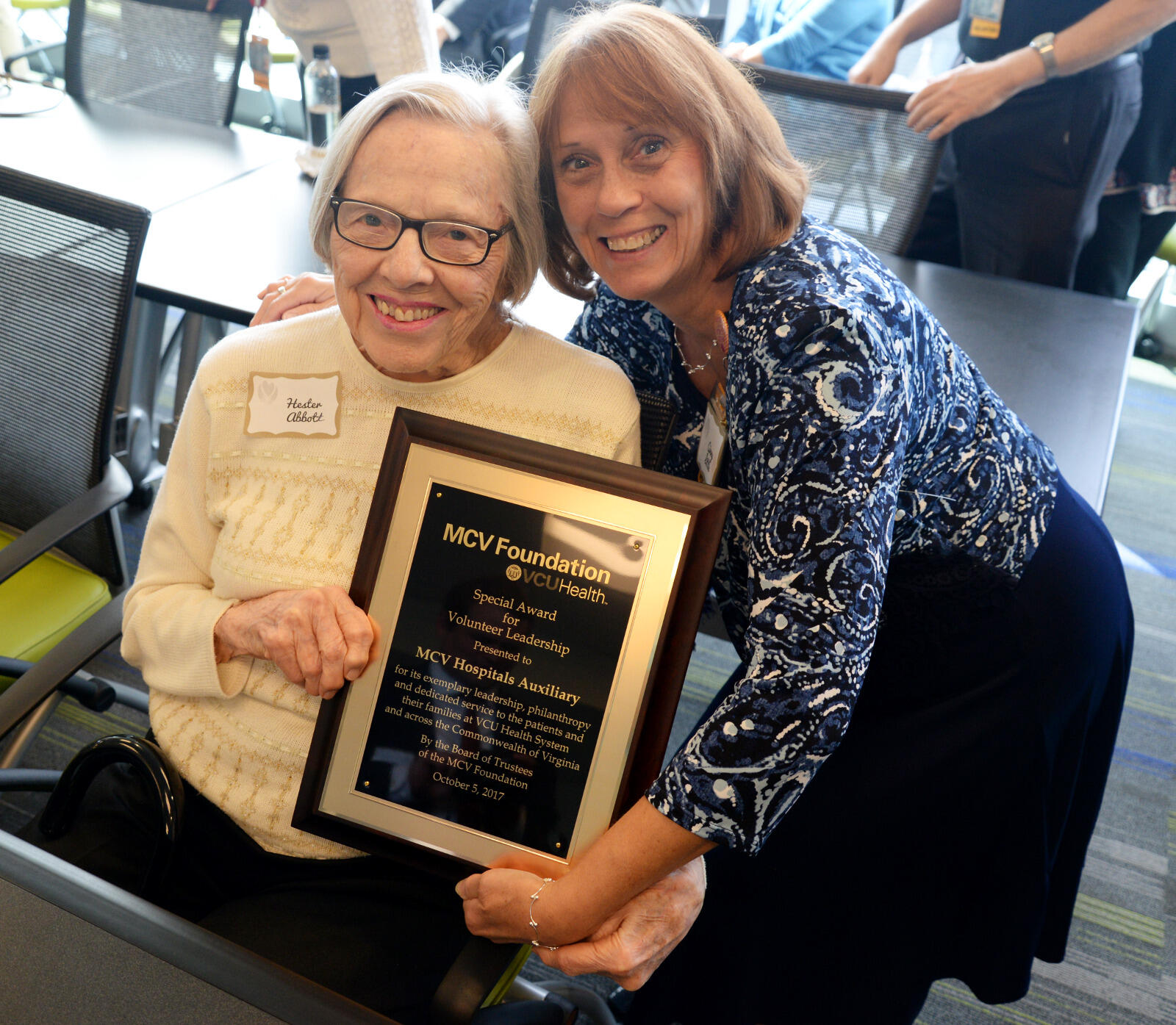 Hester Abbott, co-founder of MCV Hospitals Auxiliary, and current president, Ginny Little, pose with the MCV Foundation Special Award for Volunteer Leadership.