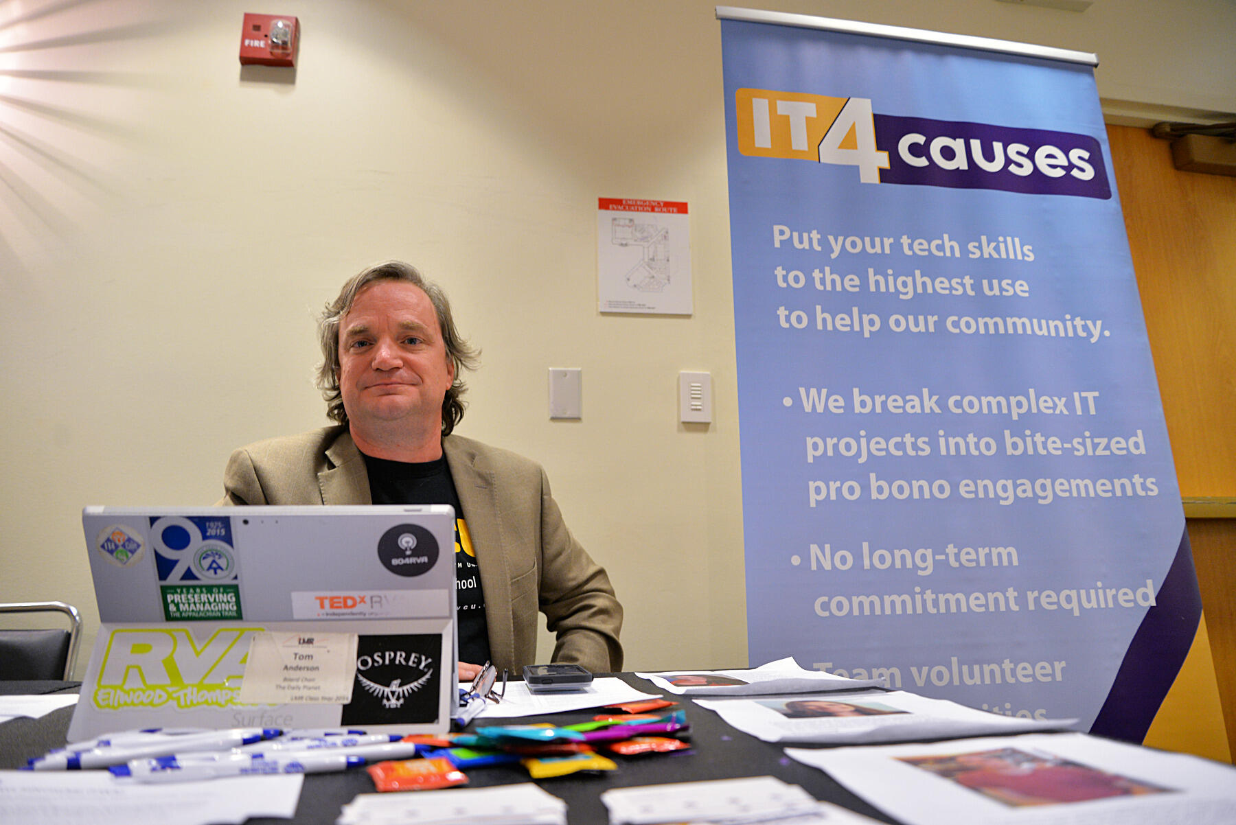 Thomas Anderson, founder of IT4Causes, recruits VCU student interns at a student worker fair in University Student Commons. The company has brought on 10 VCU students as interns, including seven this fall. Photo by Brian McNeill, University Public Affairs.