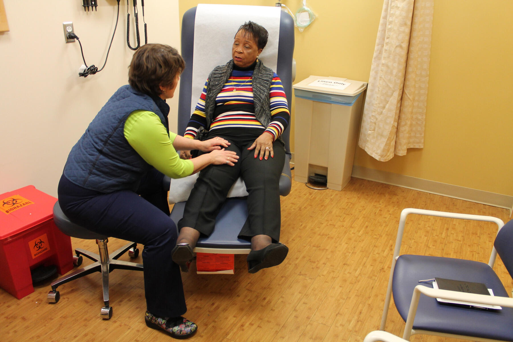 Sue Stella, D.P.T., physical therapist at the Supportive Care Clinic, assesses Mary Moore, a patient who had a sarcoma surgically removed from her leg.