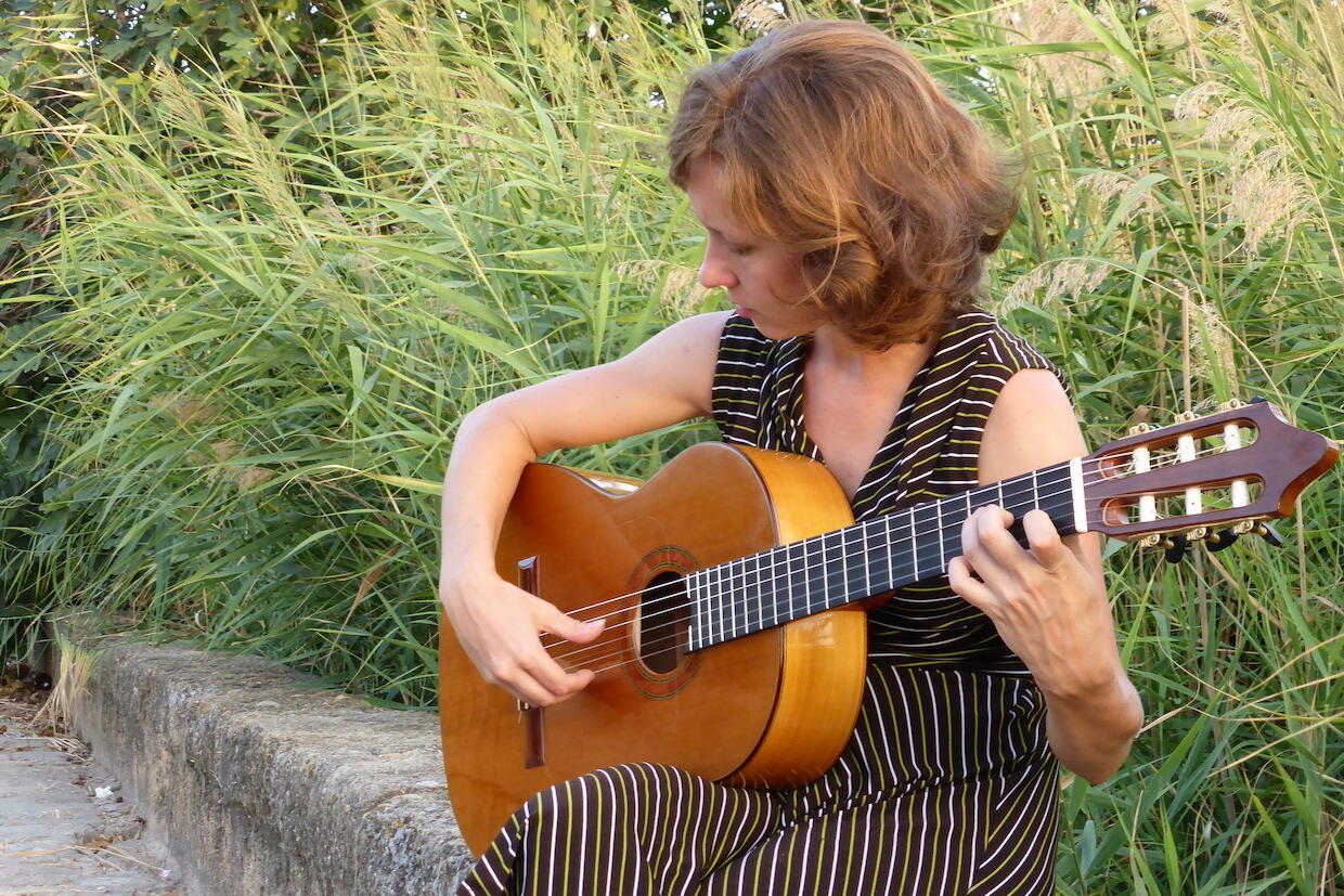 Guitarist Leah Kruszewski. (Photo by Juan Domene Ashida, courtesy VCU School of the Arts)