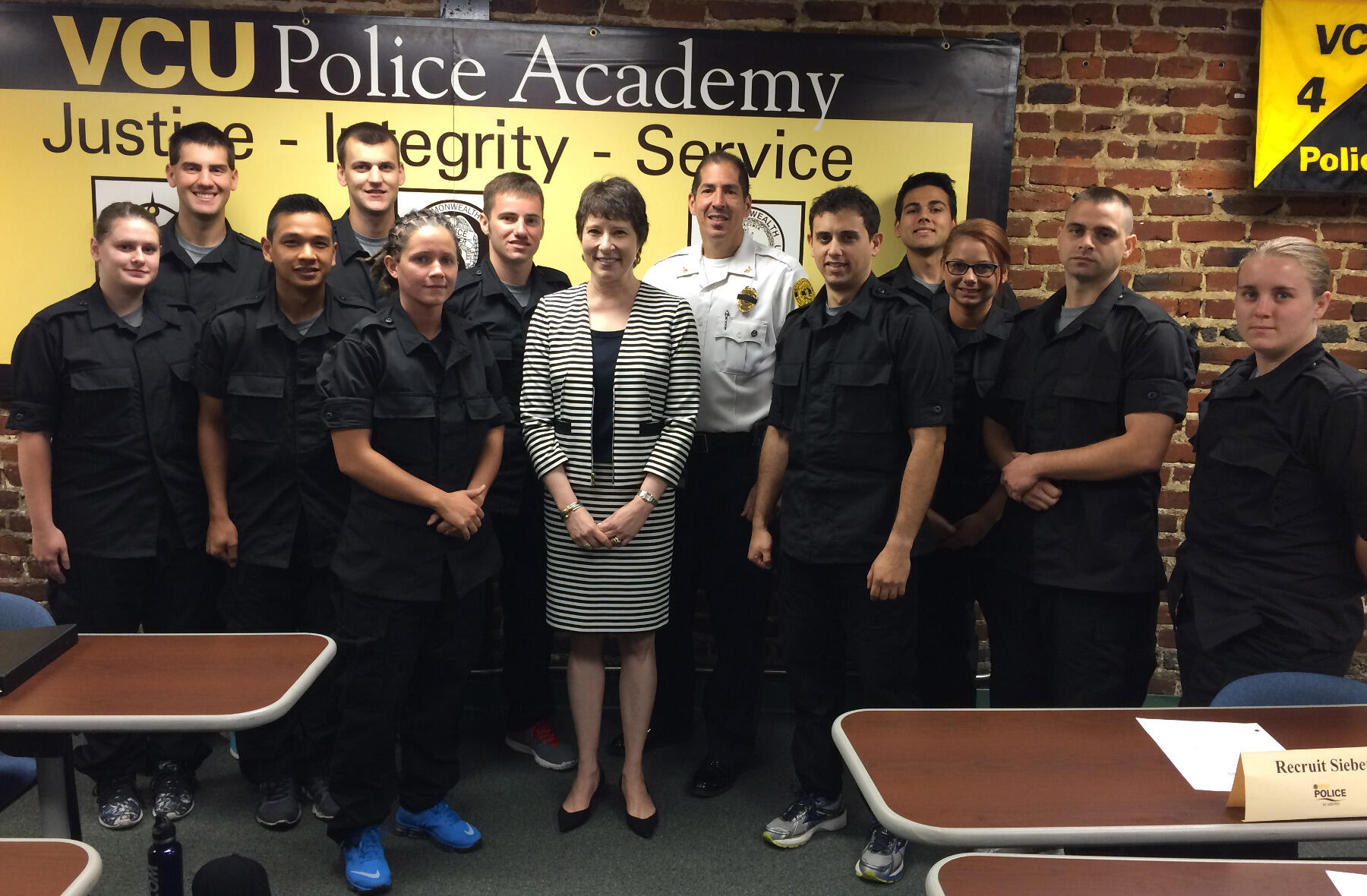  Amy Herman, center, with VCUPD Chief John Venuti and academy recruits following Herman's workshop.