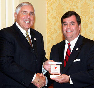 Fred L. Brown (left), outgoing chairman of the National Kidney Foundation and chairman of the board of commissioners of the Joint Commission on Accreditation of Healthcare Organizations, presents the foundation’s Distinguished Service Award to Mark E. Smith, VCU assistant vice president for government relations and health policy.

Photo credit: National Kidney Foundation
