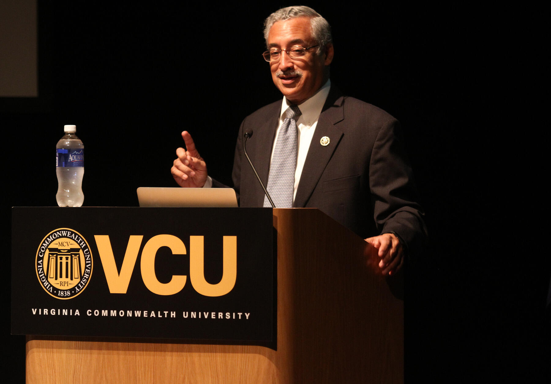 Congressman at VCU podium. 