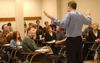 Warner told students that bringing business principles to government is the key to improving Virginia's budget woes and charting a successful financial coarse. He spoke for about 30 minutes before answering questions.

Photos by Allen Jones, VCU Creative Services