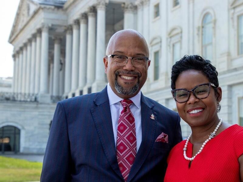 Clif and Deborah Porter recently established the first-ever scholarship to support students enrolled in the new B.S. program in health services at the VCU College of Health Professions. Clif is a graduate of the college who is now senior vice president of government relations for the American Health Care Association. Photo: Tyler Trumbo