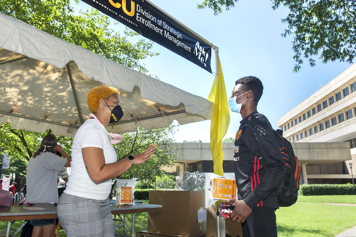 Facilities Management employee Sha'keila Bond hands out a supply kit on the second day of classes this fall.
