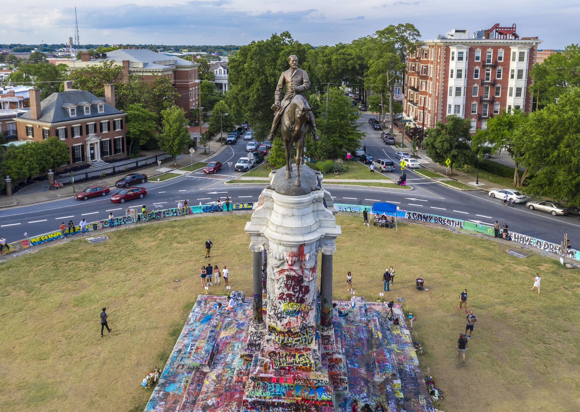 Robert E. Lee statue