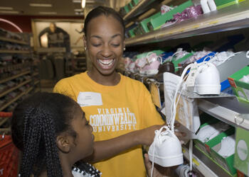 Giving back is in fashion! VCU student Ashley Andrews helps a Carver Elementary School student with her back-to-school shopping. VCU staff and students participated in the Greater Richmond YMCA “Bright Beginnings” program by helping Carver Elementary School students with their shopping. Photo by Melissa Gordon, Office of University Communications and Public Relations.
