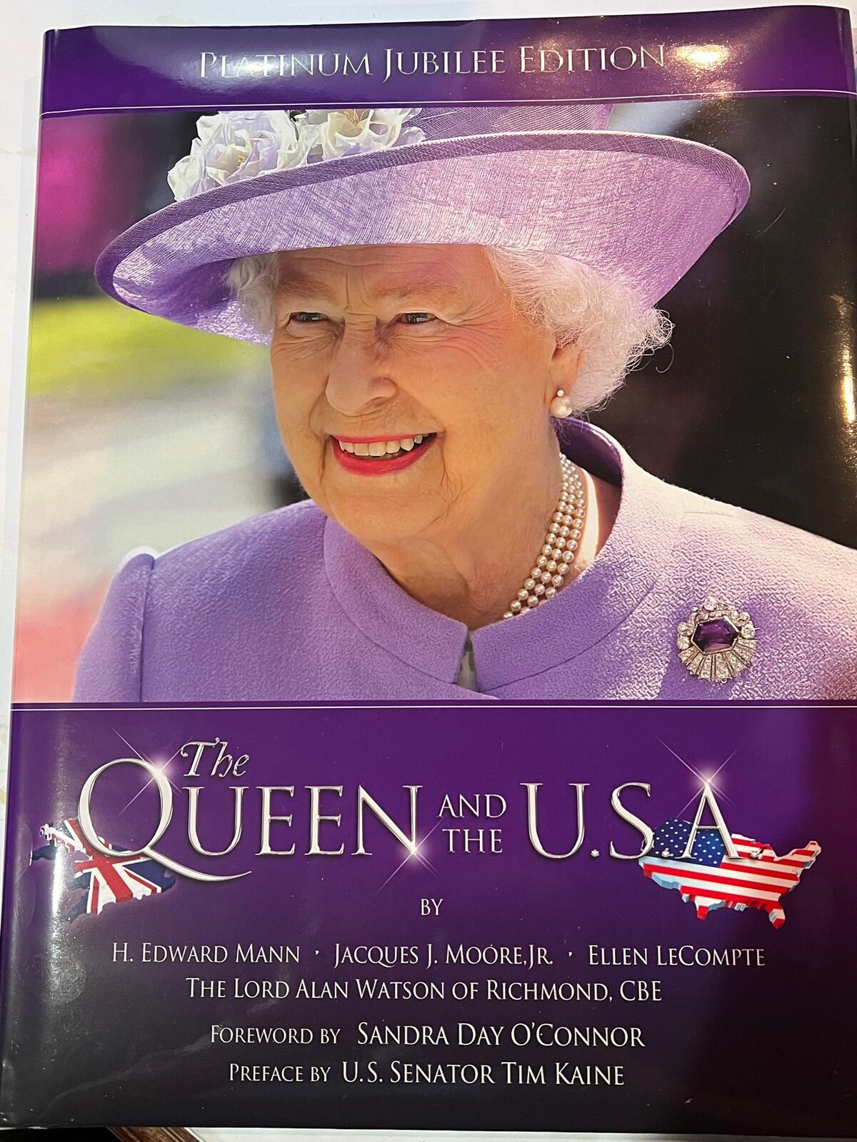 The book cover of \"The Queen and the USA\" by Jacques Moore