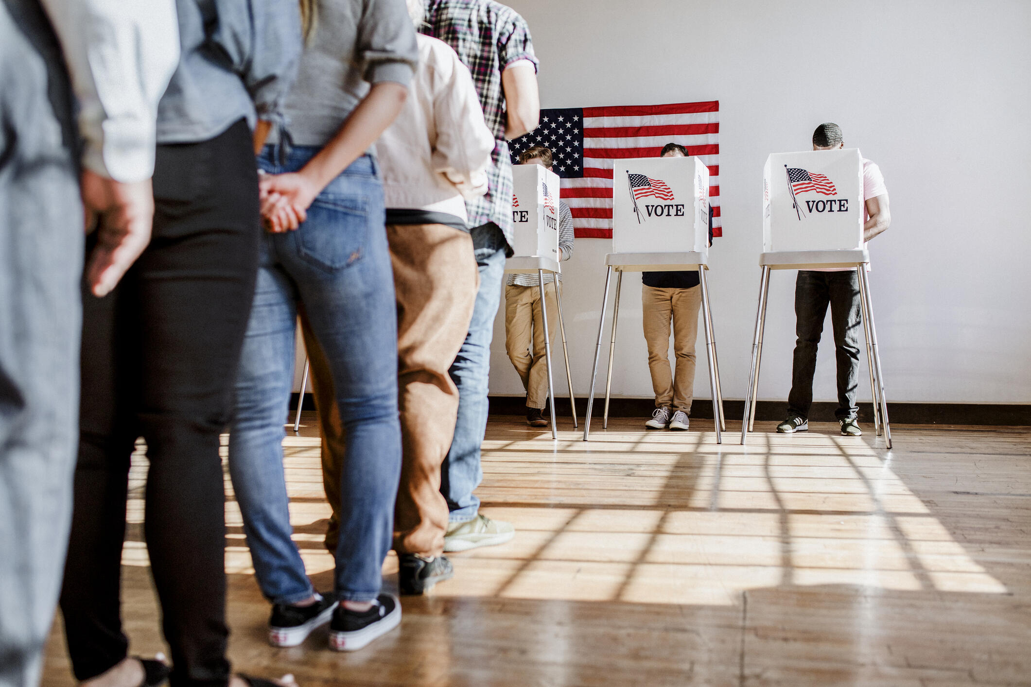 Line of people waiting to vote.