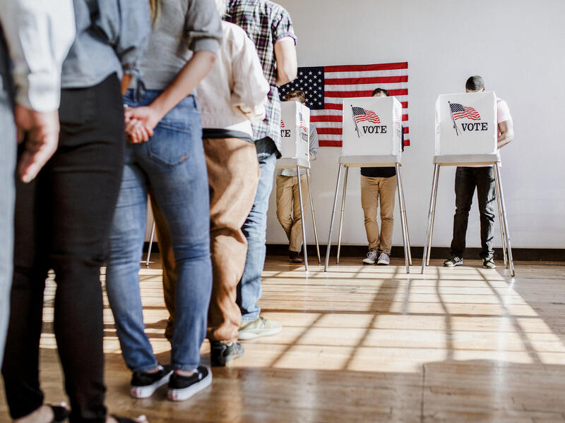 Line of people waiting to vote.
