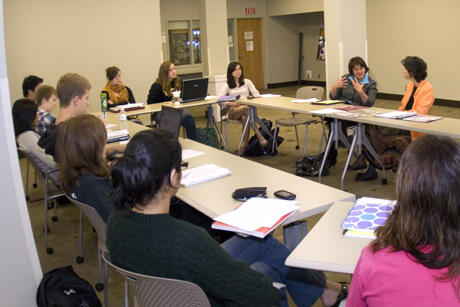 Virginia First Lady Anne Holton leads the discussion in this honors freshman seminar class. Photo by Melissa Gordon, VCU Office of Communications and Public Relations.