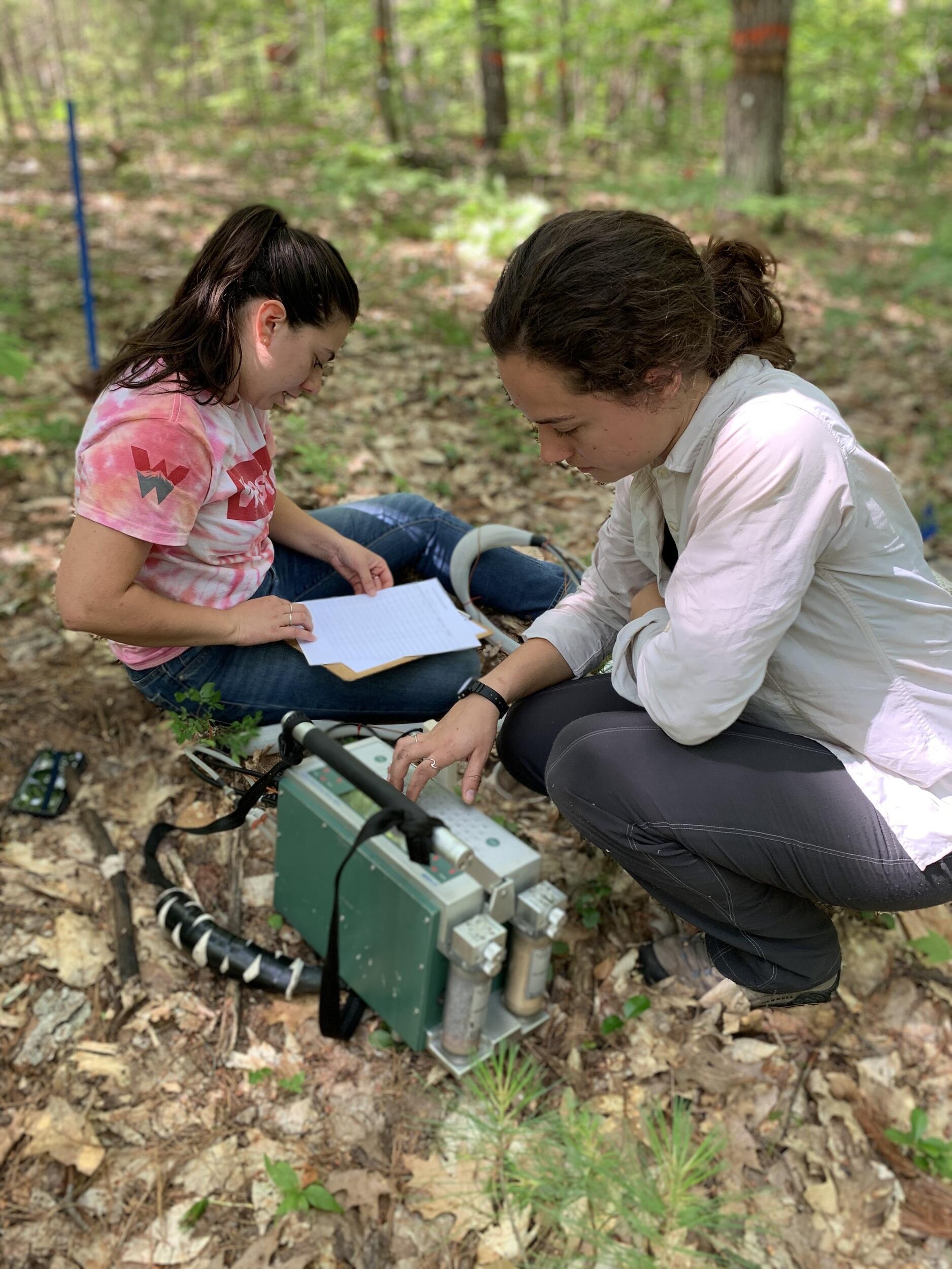 Kayla Mathes, a VCU Ph.D. candidate in integrative life sciences, and Carly Rodriguez, a Western Colorado University undergrad and National Science Foundation Research Experiences for Undergraduates Fellow. Mathes is measuring the emissions of carbon dioxide from forest soils. (Courtesy photo)
