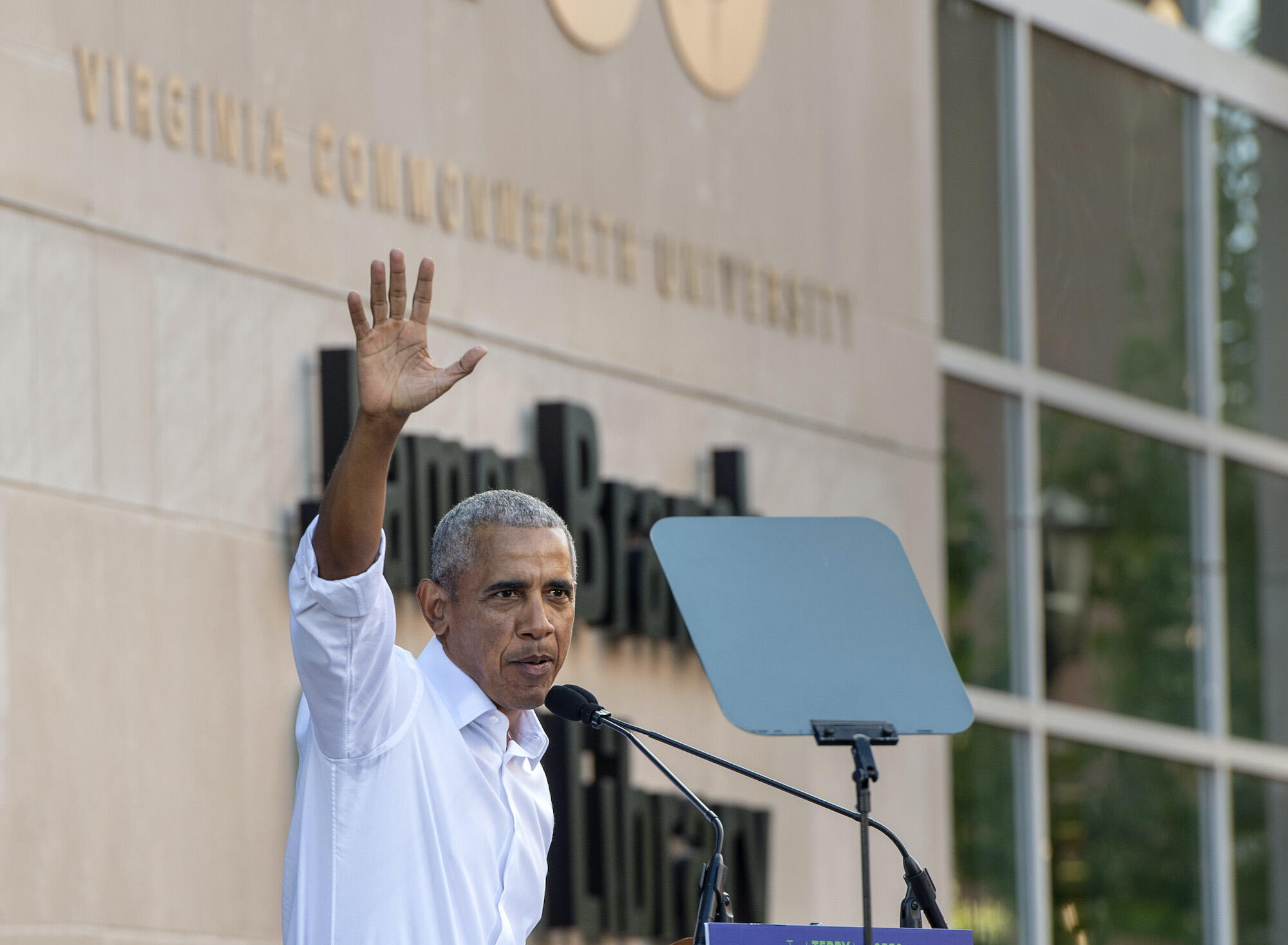 Barack Obama waves to a crowd at VCU.
